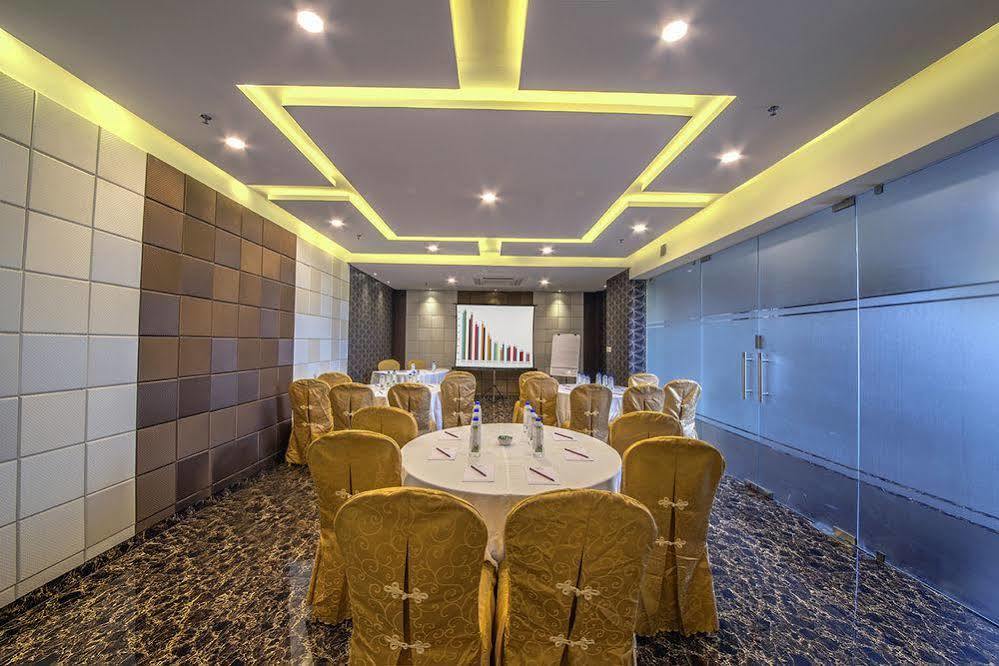 Hotel The Fern Residency 3*